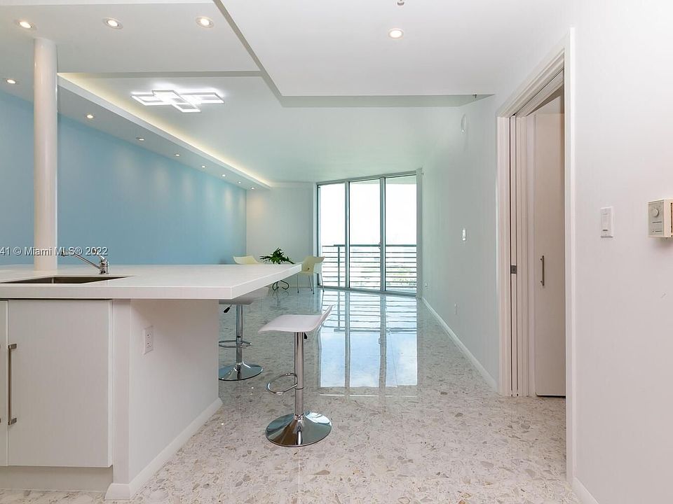 1st image of 325 Biscayne Blvd APT 4218