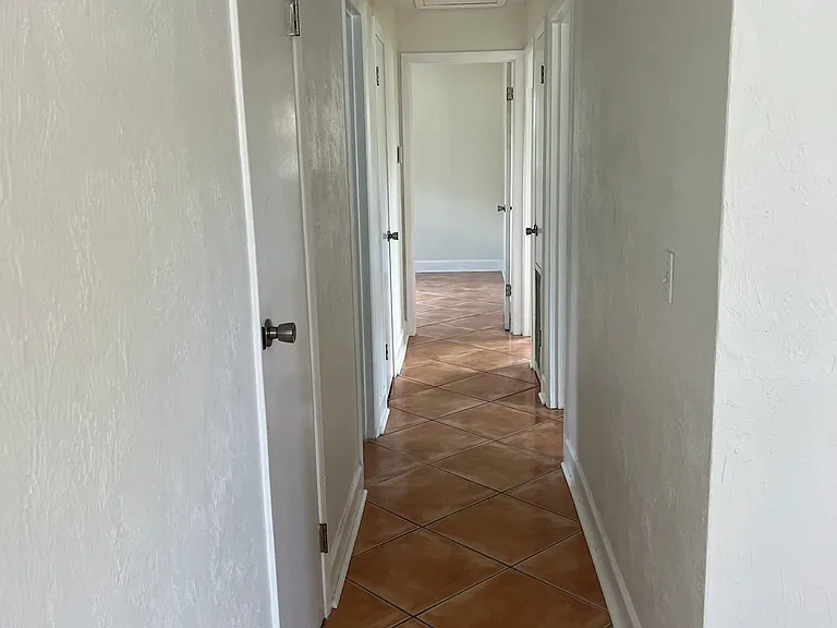 60 Circle Dr — Photo 8