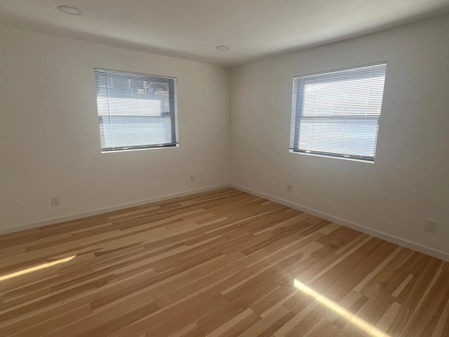 130 Lakeview Pl — Photo 3