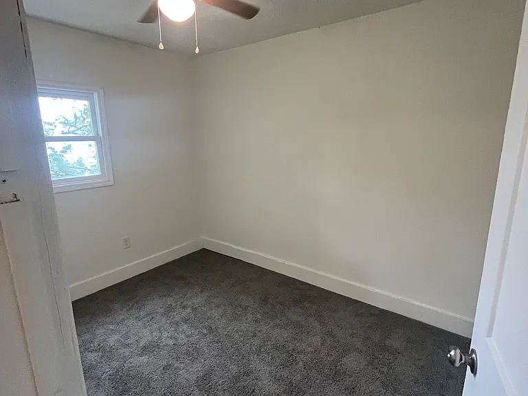 676 E Mark St — Photo 10