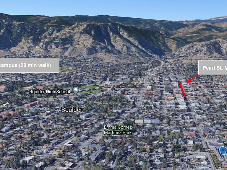 Hard-to-beat location, halfway between the famous Pearl St. pedestrian area at 15th, and the shopping complex at 29th street with Target, Whole Foods, movie theater, and shops/bars/dining. 15-minute walk to the Boulder bike path along the creek and CU