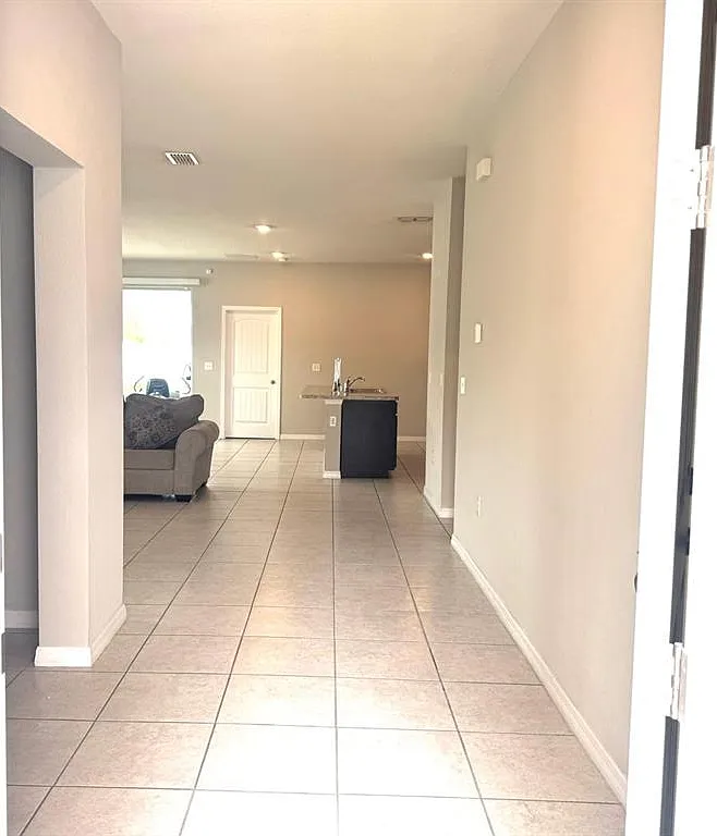 3 bed, 2.0 bath, 1895 sqft, $2,300 — Photo 4