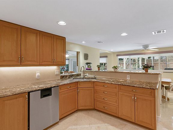 3rd image of 5231 NE 14th Terrace