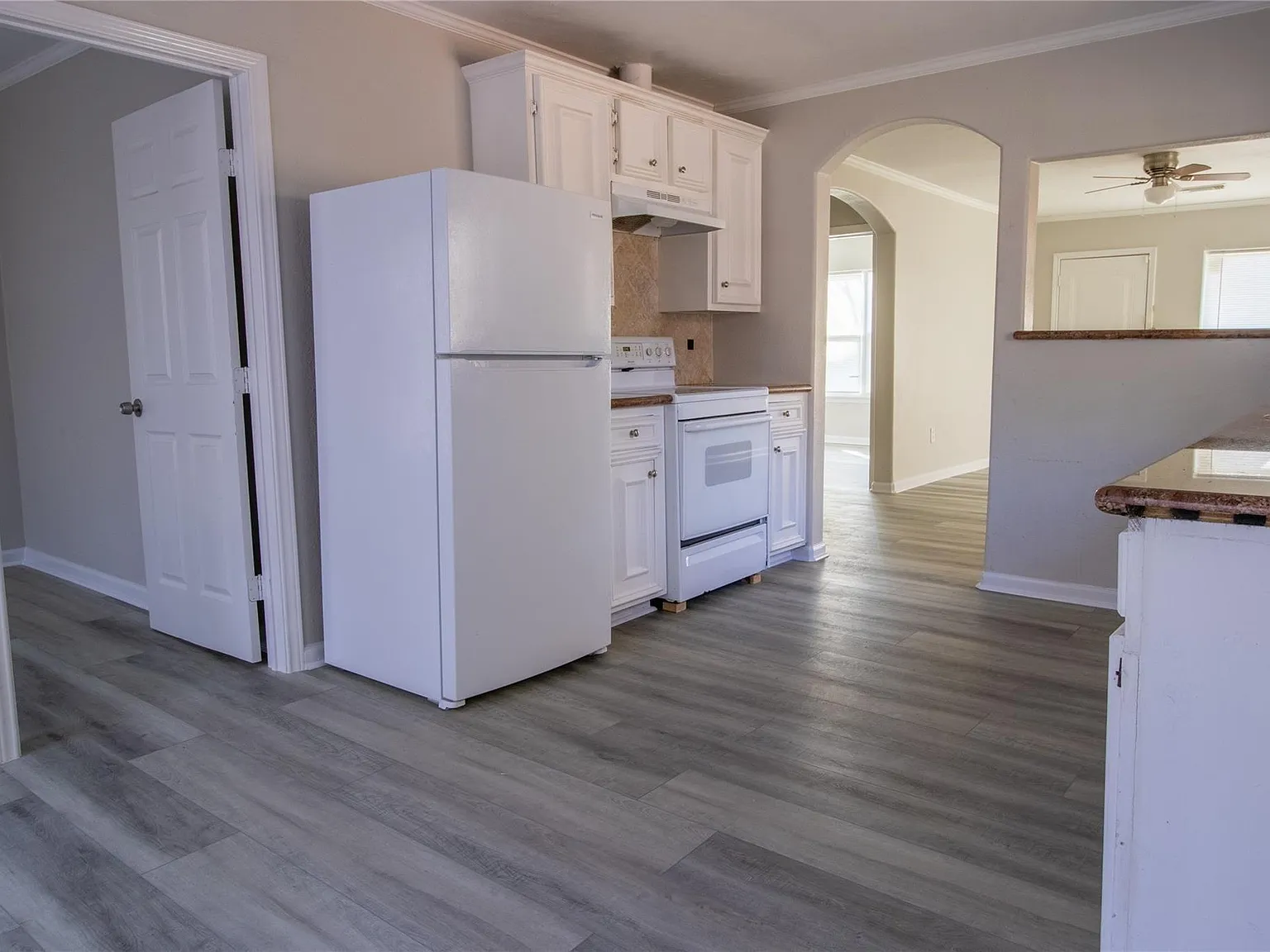 3 bed, 1.0 bath, 1164 sqft, $1,450 — Photo 2