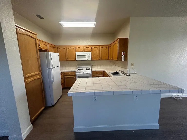 7920 Neyland Way — Photo 3