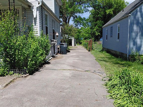 5th image of 1258 Hart Rd