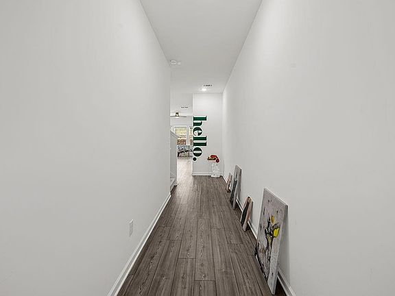 4th image of 922 Edwin Ln