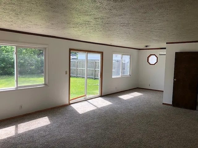 830 Manchester Dr — Photo 8