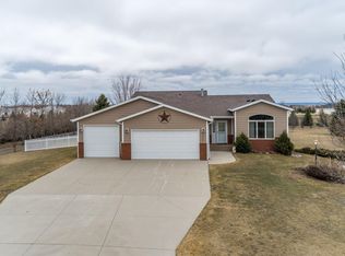 7521 Beacon Loop, Bismarck, ND 58501