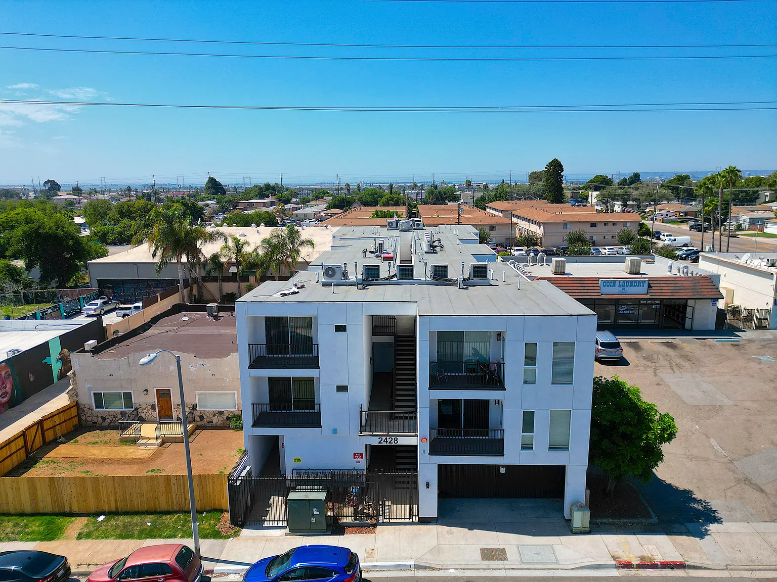 2428 Highland Ave — Photo 2