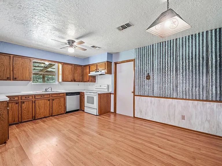 4027 Spring Branch Rd — Photo 4