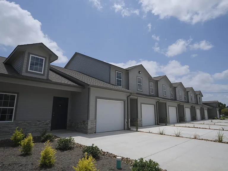 7800 Willowood Ln #B1 — Photo 2