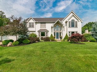 580 Charles Pl, Highland Heights, OH
