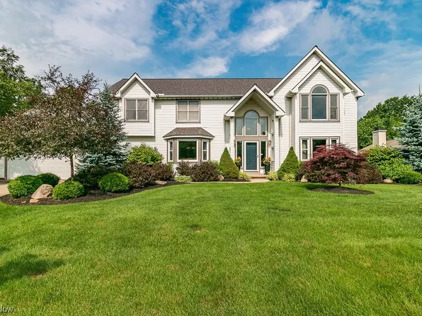 580 Charles Pl, Highland Heights, OH 44143