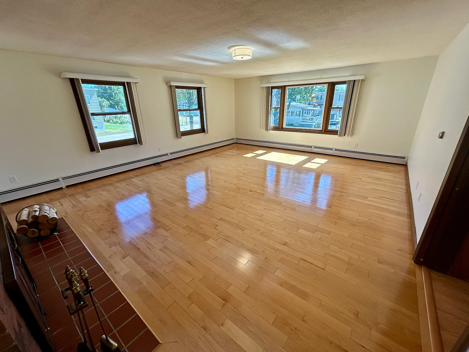 3 bed, 1125 sqft, $3,000 — Photo 1