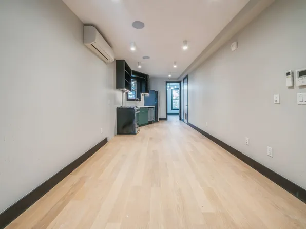 41 Van Wagenen Avenue image 14 of 26