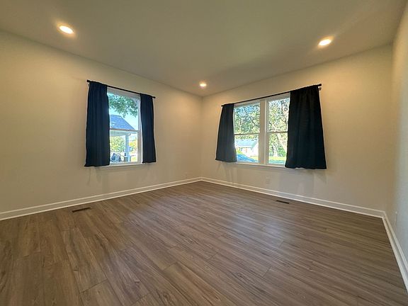 3rd image of 114 N Hatton Ave