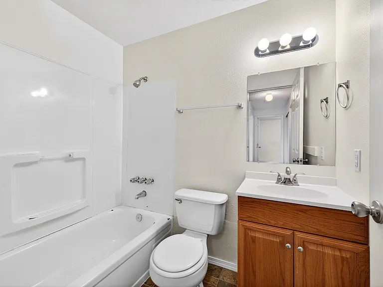 1609 E 34th St #B — Photo 12