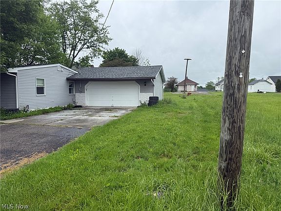 5th image of 131 Marshall Ave W