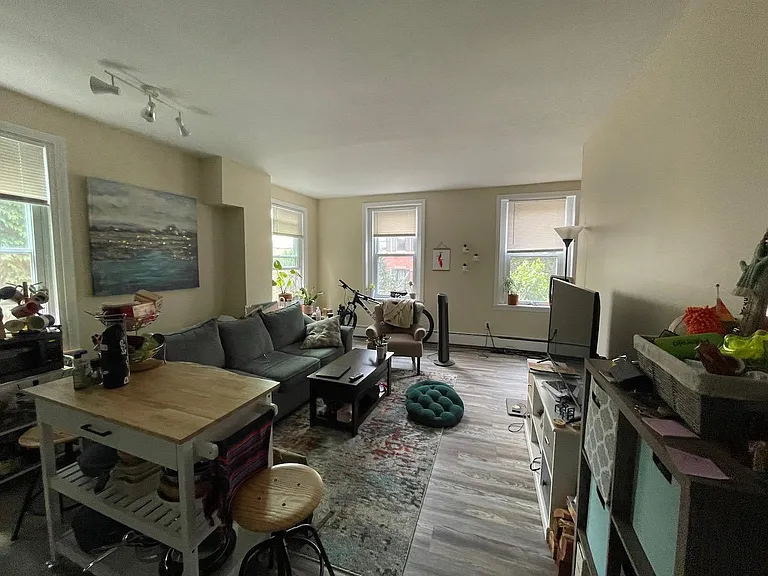 33 Clarendon St #1 — Photo 1