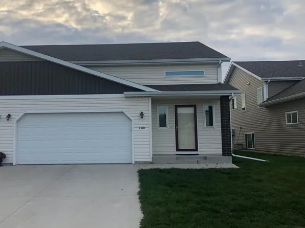 1310 12th St W, West Fargo, ND 58078