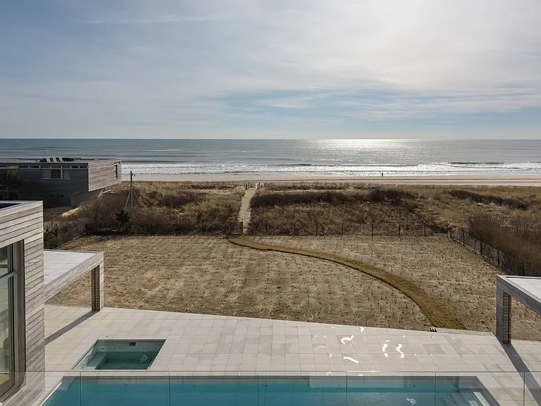 277 Surfside Dr — Photo 2