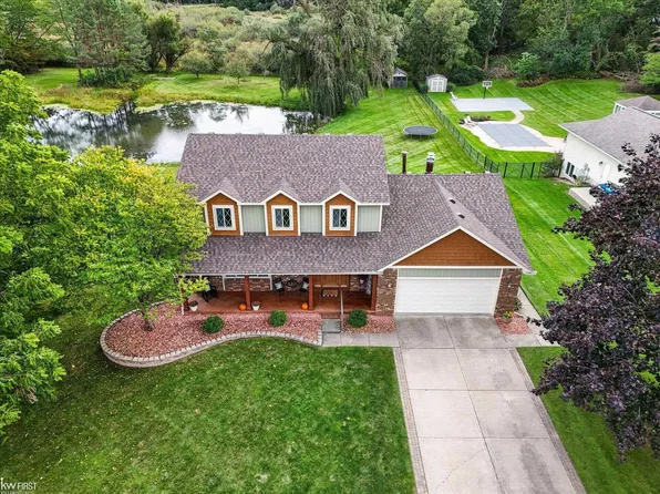 1269 Lake Valley Dr, Fenton, MI 48430