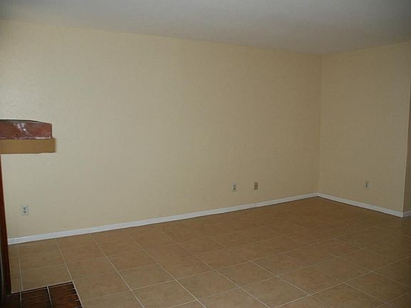 3rd image of 3901 Woodchase Dr Unit 9