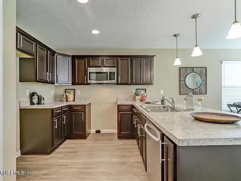 1308 Lake Shore Blvd — Photo 10