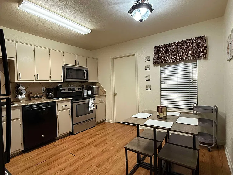 1008 Circle M Dr #D — Photo 8