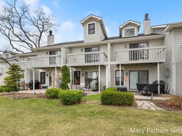 124 Elizabeth St #7, Saugatuck, MI 49453