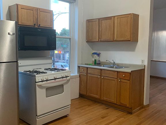 4th image of 2235 N Western Ave #2F