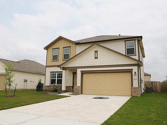 2nd image of 1013 Banyon Tree Ln
