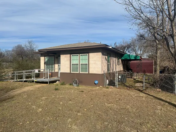631 W Walker St, Denison, TX 75020