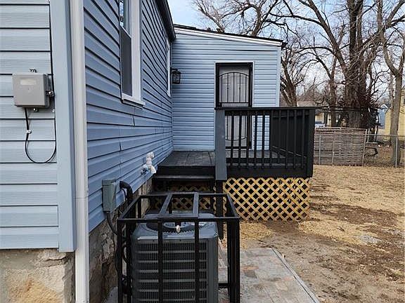 3rd image of 5811 Chestnut Ave
