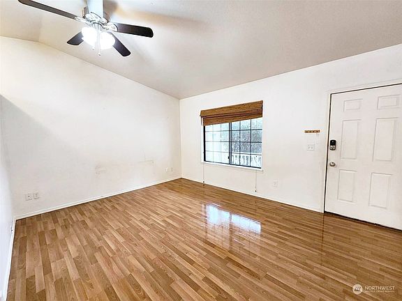 4th image of 565 Malibu Drive SE