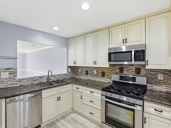 5th image of 17125 Creekside Cir