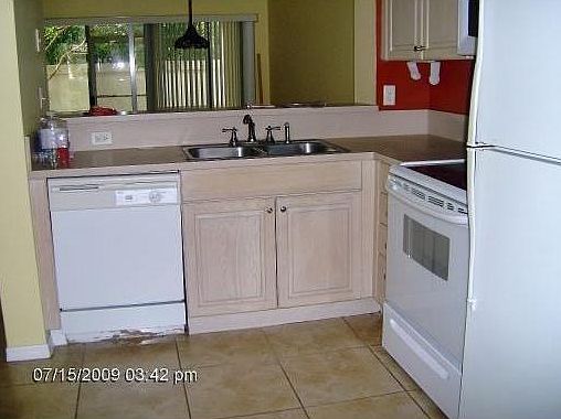 4th image of 230 SW 122nd Ter #2