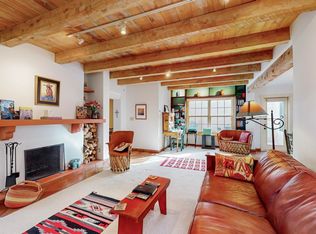 957 Los Lovatos Rd, Santa Fe, NM 87501