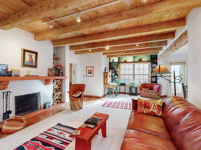 957 Los Lovatos Rd, Santa Fe, NM, 87501