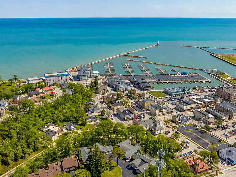 Steps to Lake Michigan!