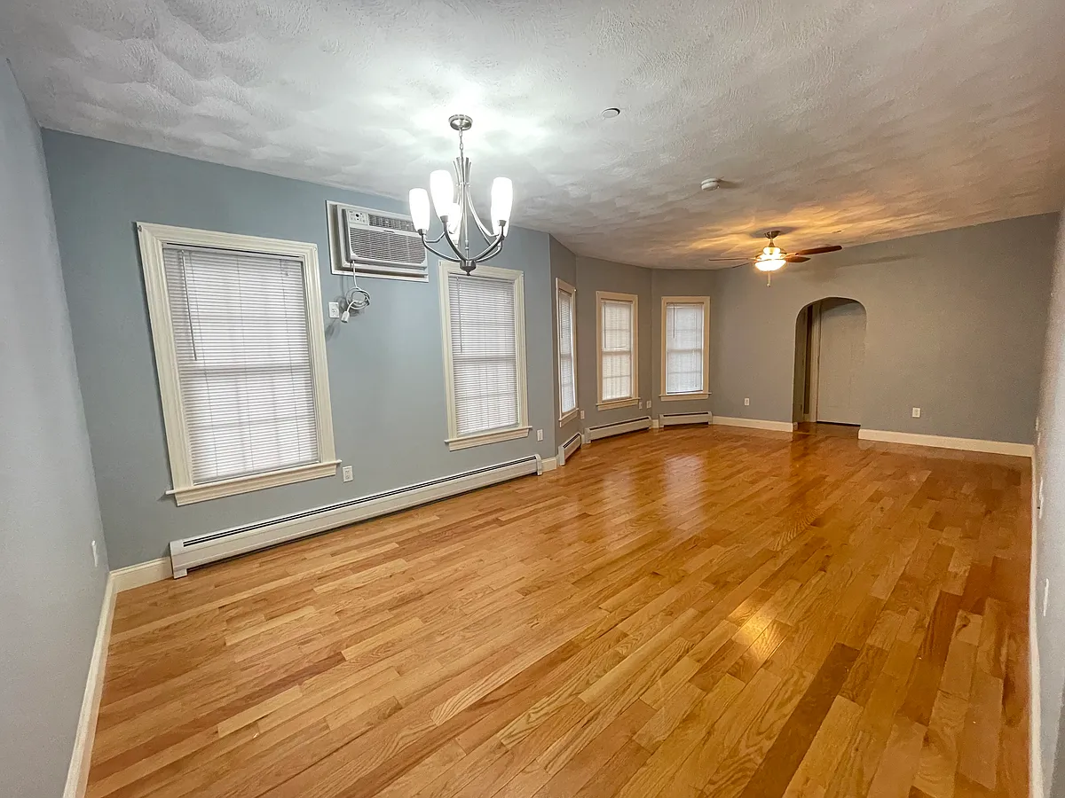 Building Photo - 79 Pleasant St #2