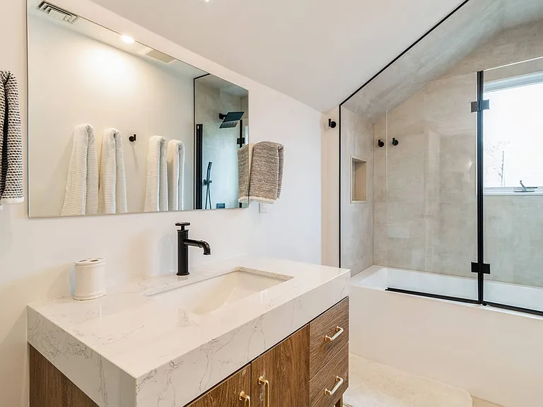 858 Old Sag Harbor Rd — Photo 33