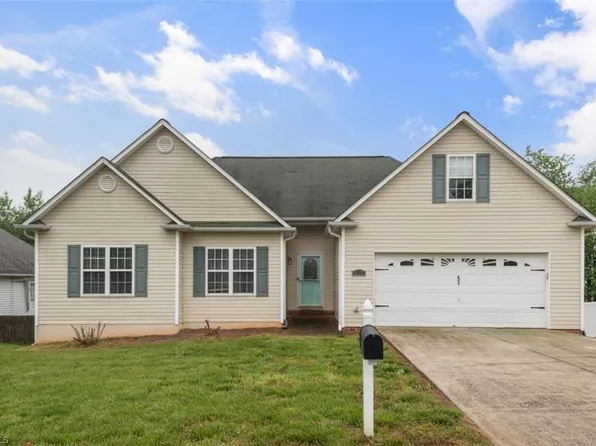4532 Bottoms Rock Ln, Pfafftown, NC 27040