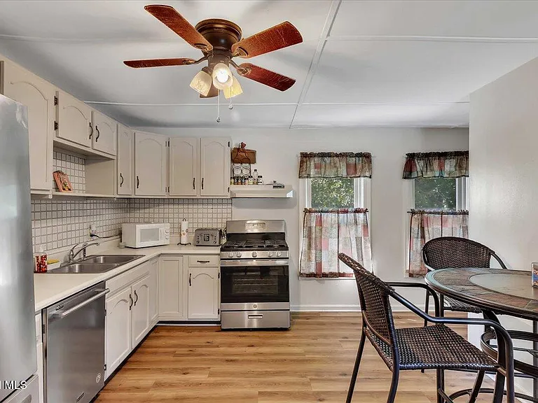 68 Marvin St — Photo 14