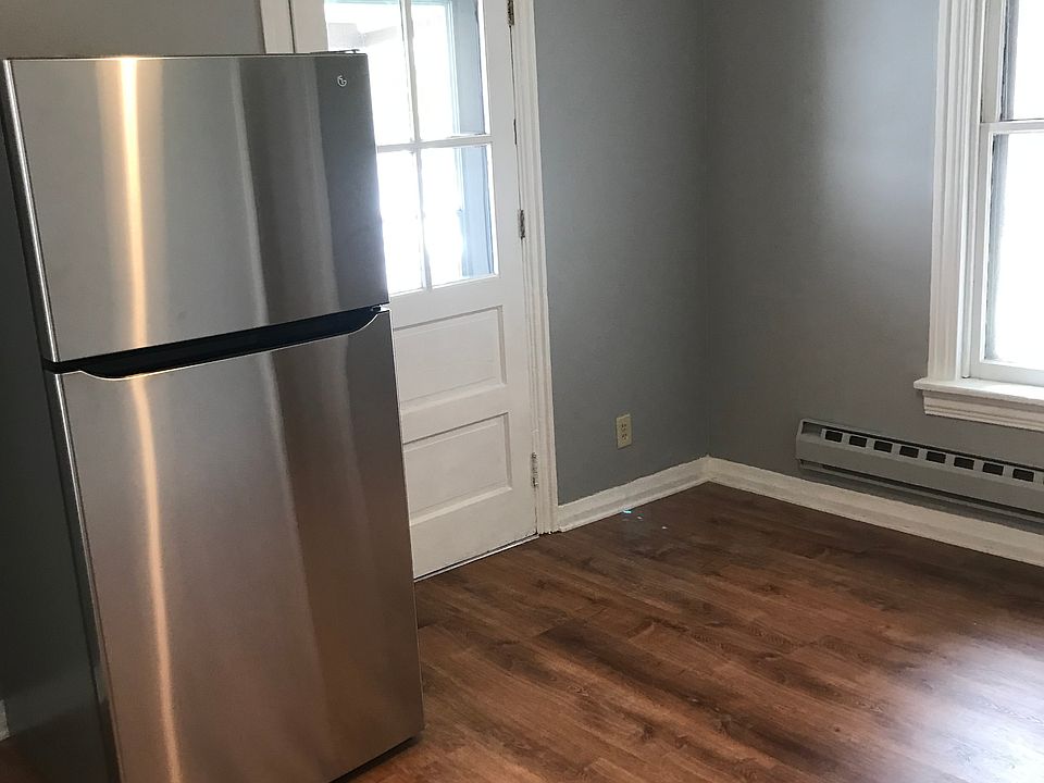 1st image of 609 W Market St