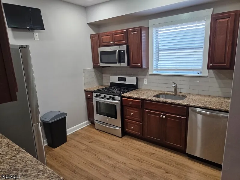 2 bed, 1.0 bath, $2,000 — Photo 2