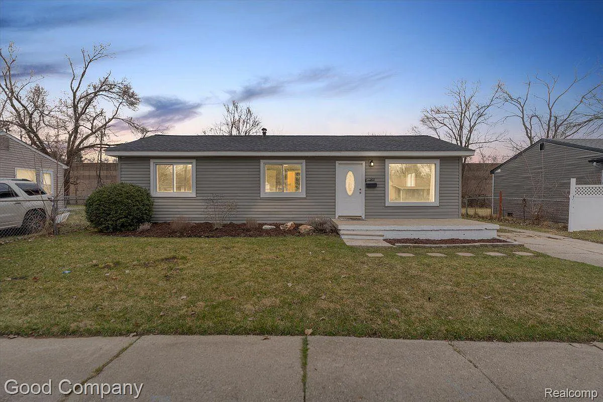 1423 Andrea St photo 1