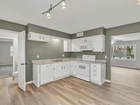 3206 Magnolia Ct, Bettendorf, IA 52722