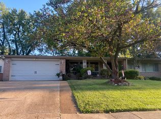 3350 Rockingham Dr, Florissant, MO 63033